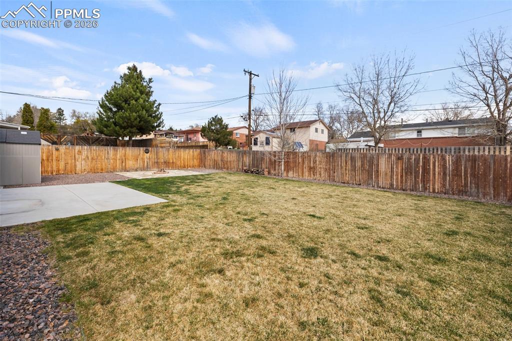 Image 30 of 48: Yard