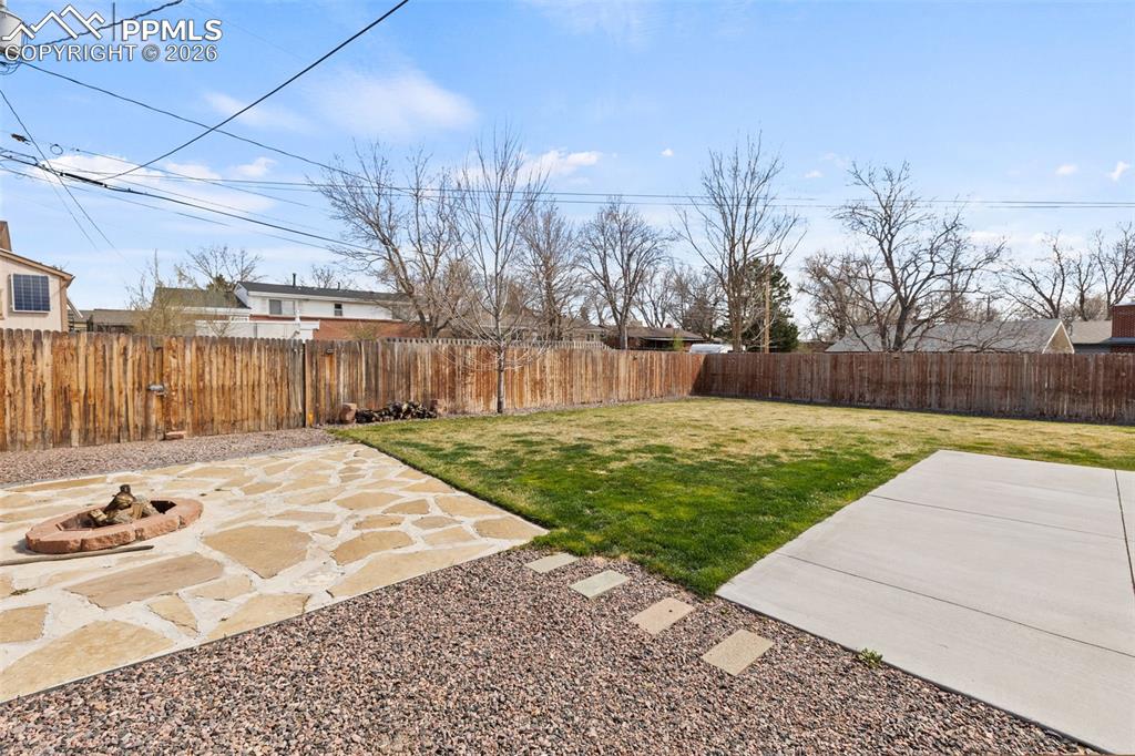 Image 37 of 48: Yard