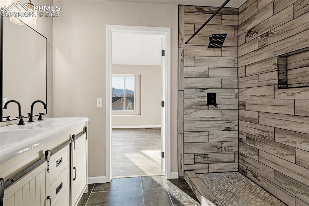 Image 12 of 23: Bathroom