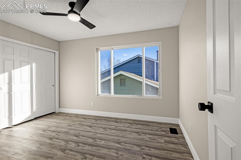 Image 13 of 23: Bedroom