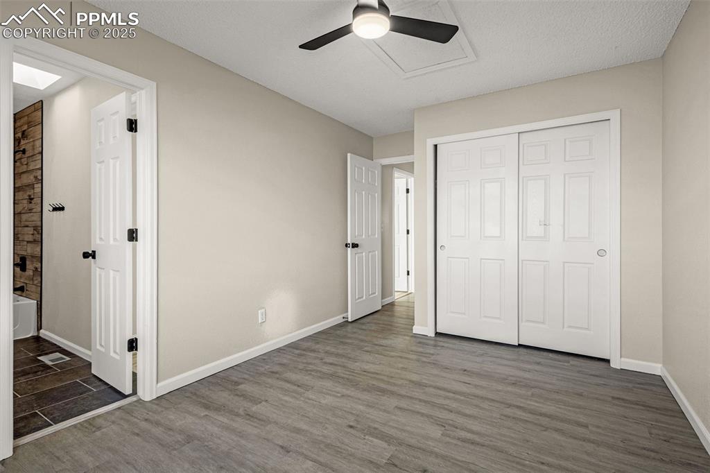 Image 17 of 23: Bedroom