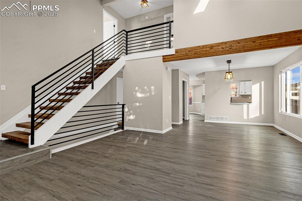 Image 3 of 23: Living Room