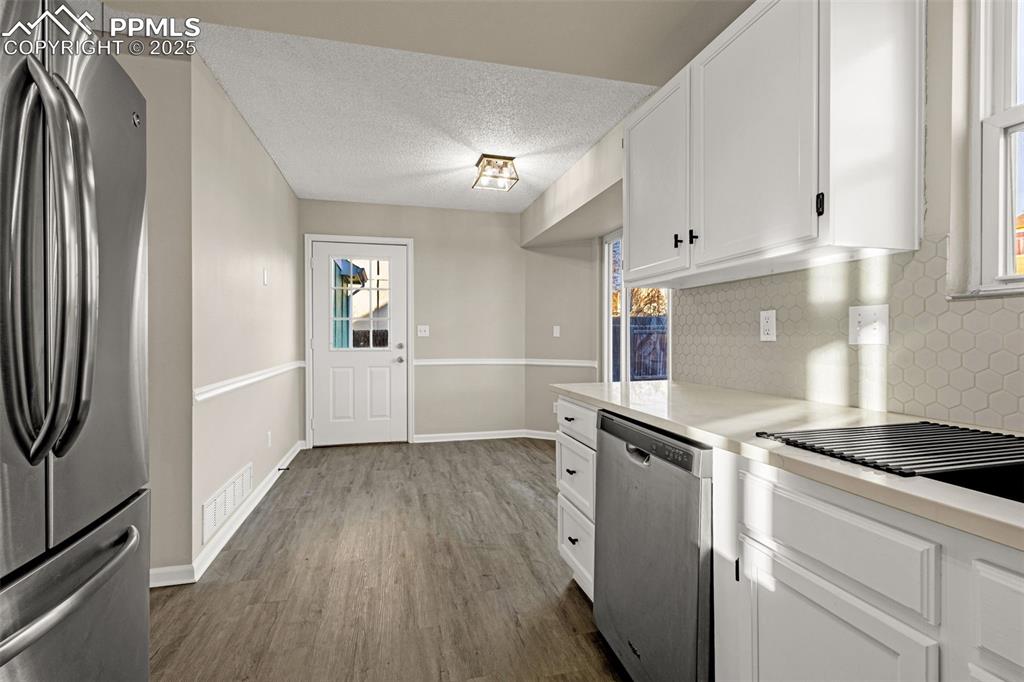 Image 8 of 23: Kitchen