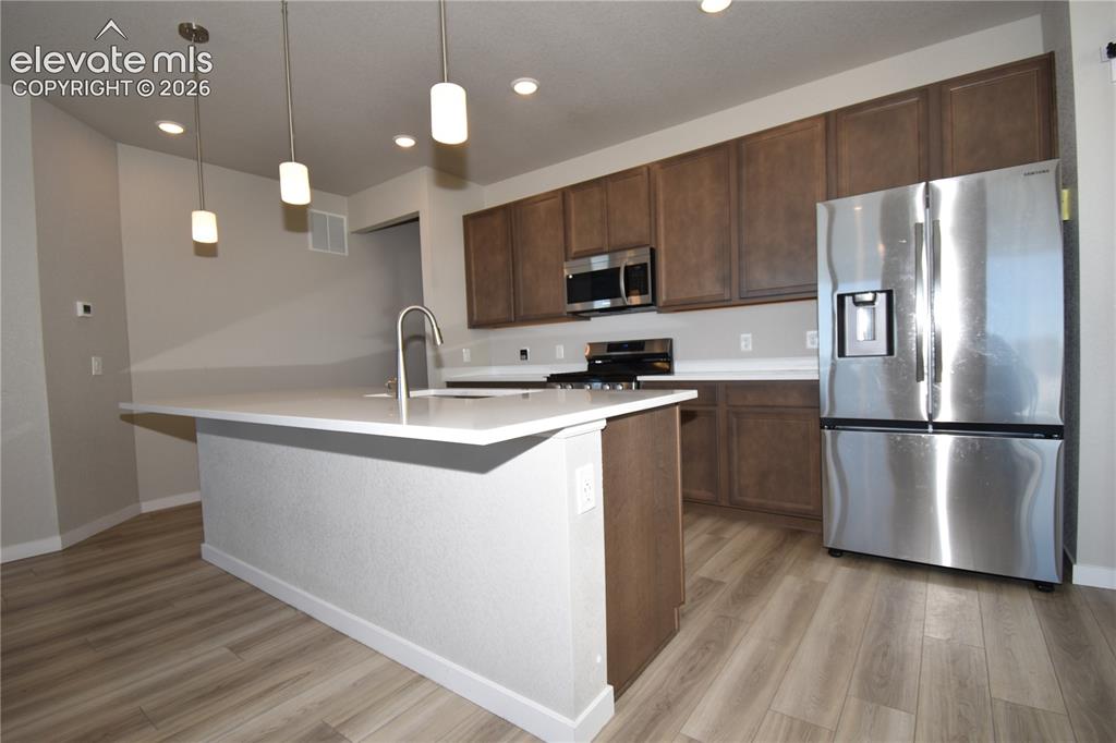 Image 3 of 11: Kitchen