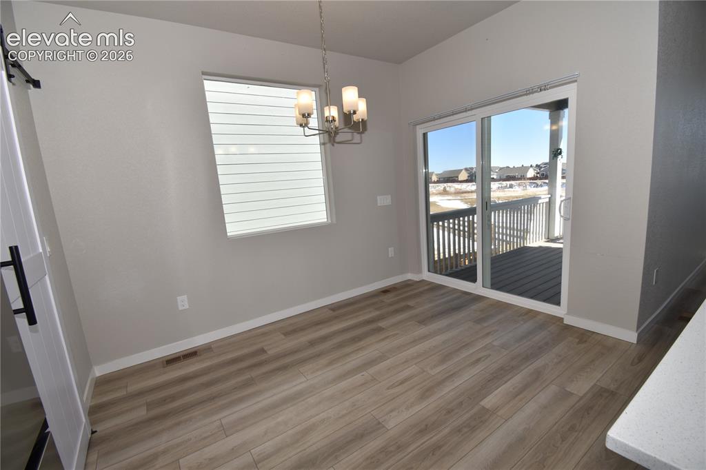 Image 5 of 11: Dining Area