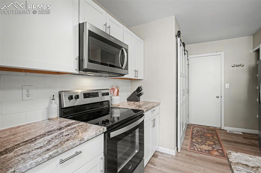 Image 14 of 34: Kitchen