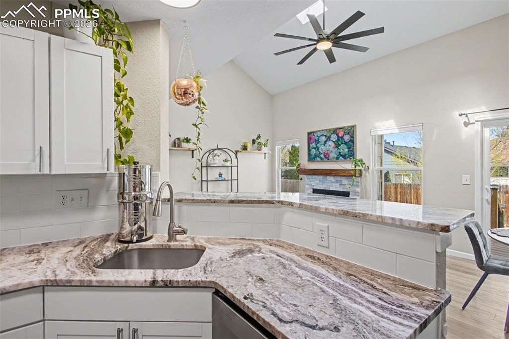 Image 16 of 34: Kitchen