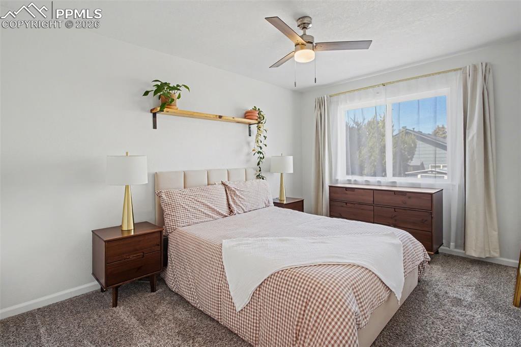 Image 19 of 34: Bedroom