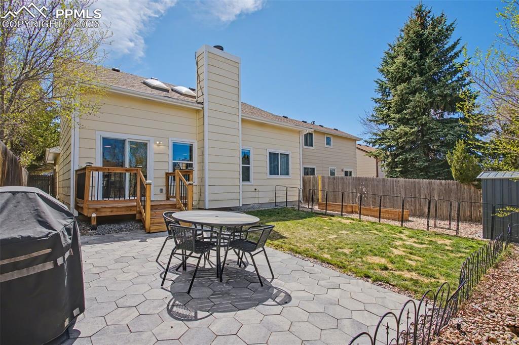 Image 30 of 34: Back of Structure