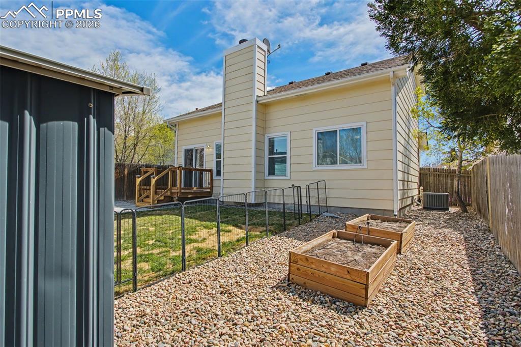 Image 31 of 34: Back of Structure