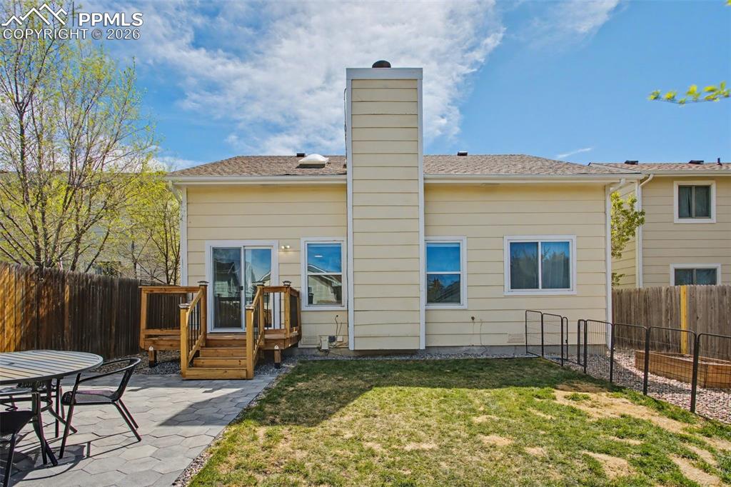 Image 32 of 34: Back of Structure