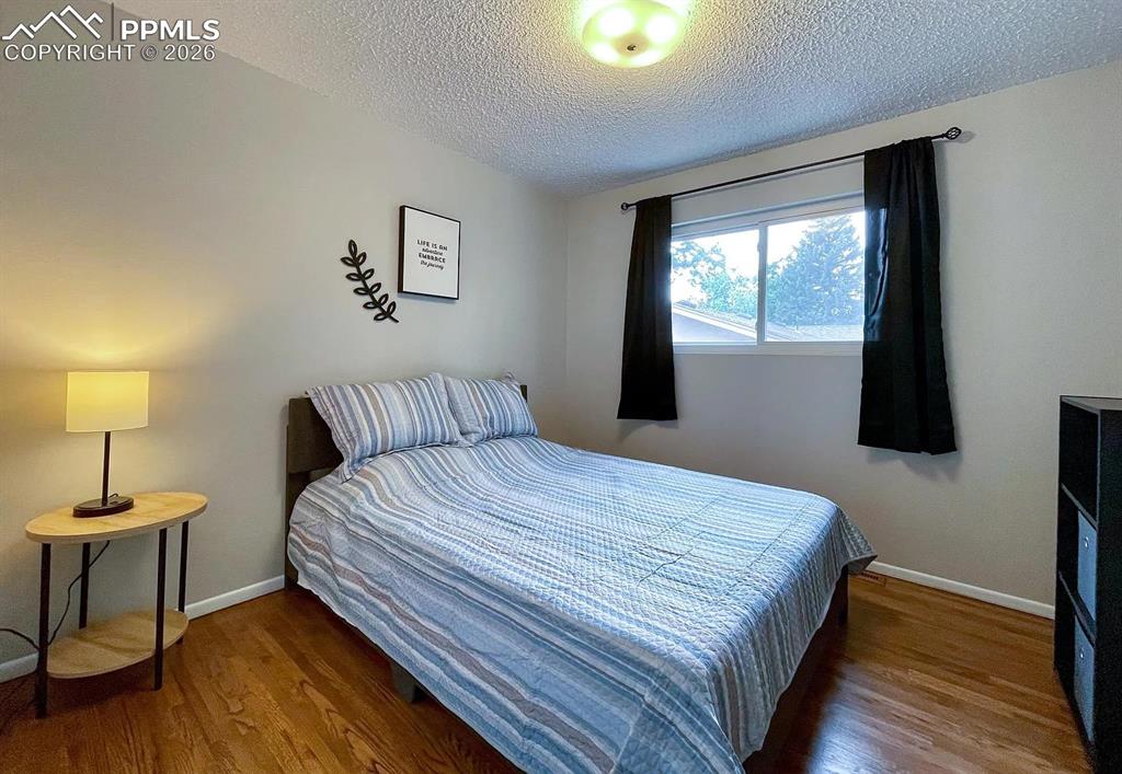 Image 7 of 14: Bedroom 3