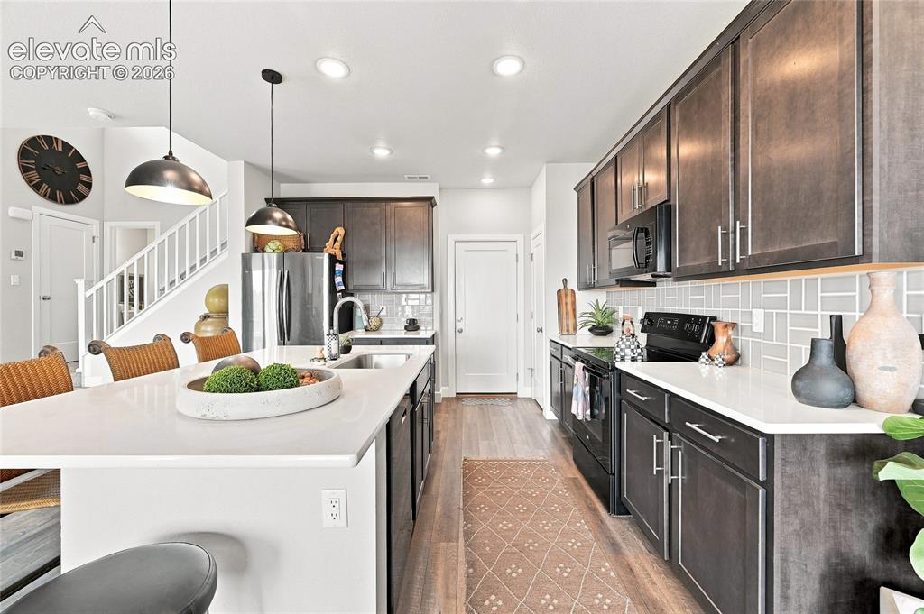 Image 11 of 29: Kitchen