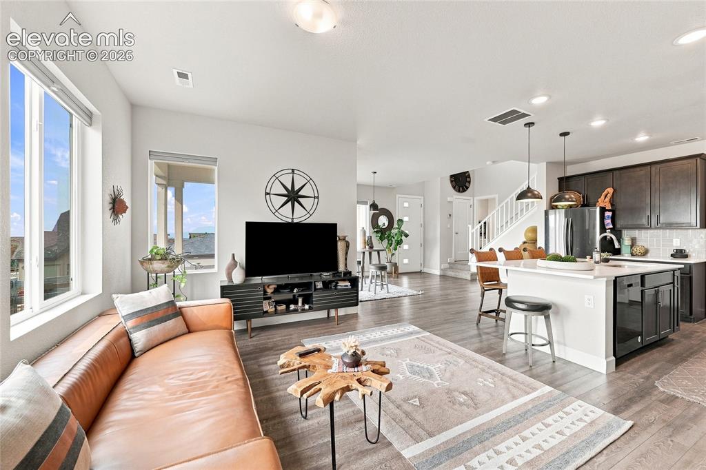 Image 14 of 29: Great Room