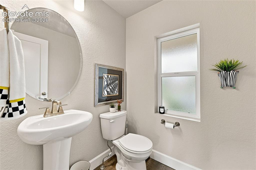 Image 15 of 29: MAIN FLOOR HALF BATH