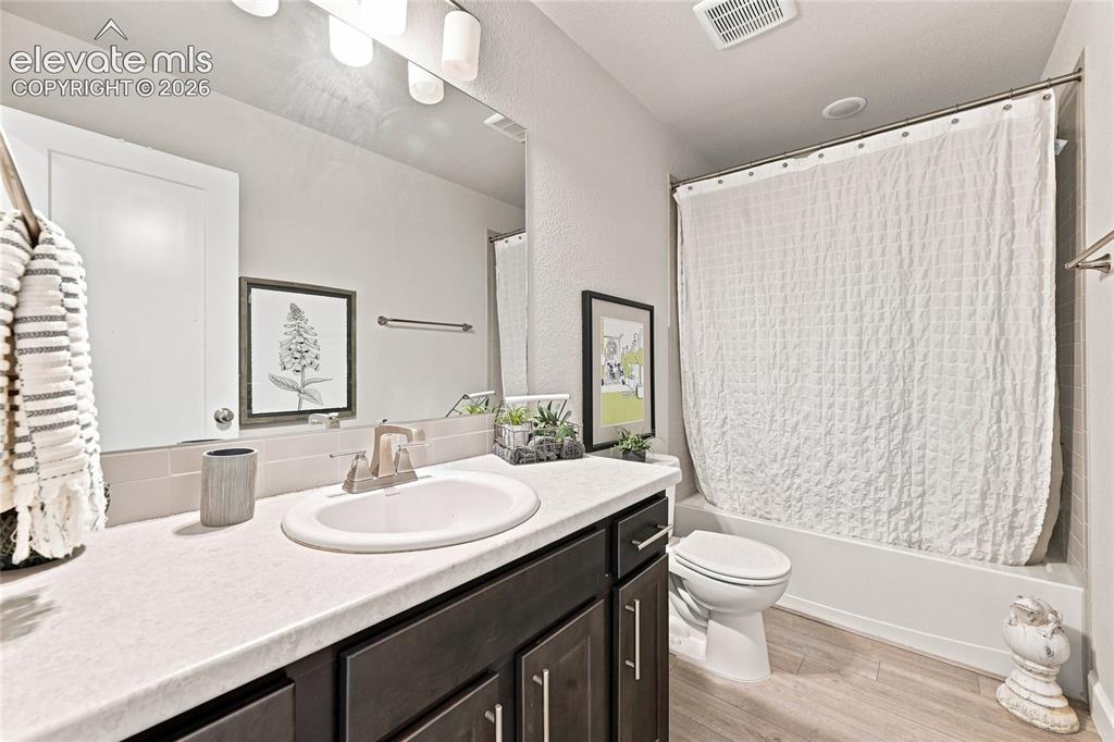 Image 18 of 29: Bathroom
