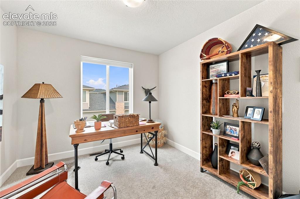 Image 19 of 29: Office