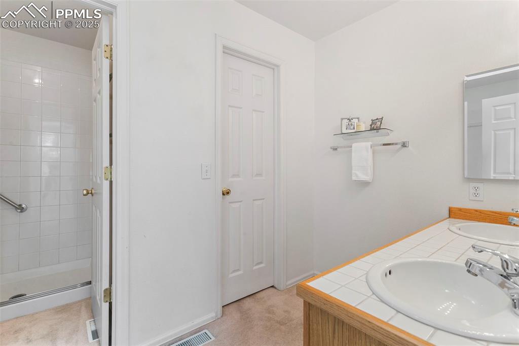 Image 18 of 38: Dual Vanities!