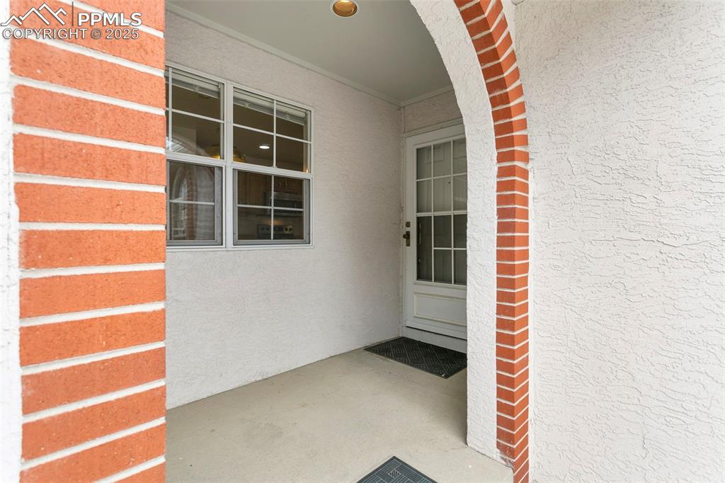 Image 4 of 38: Entry