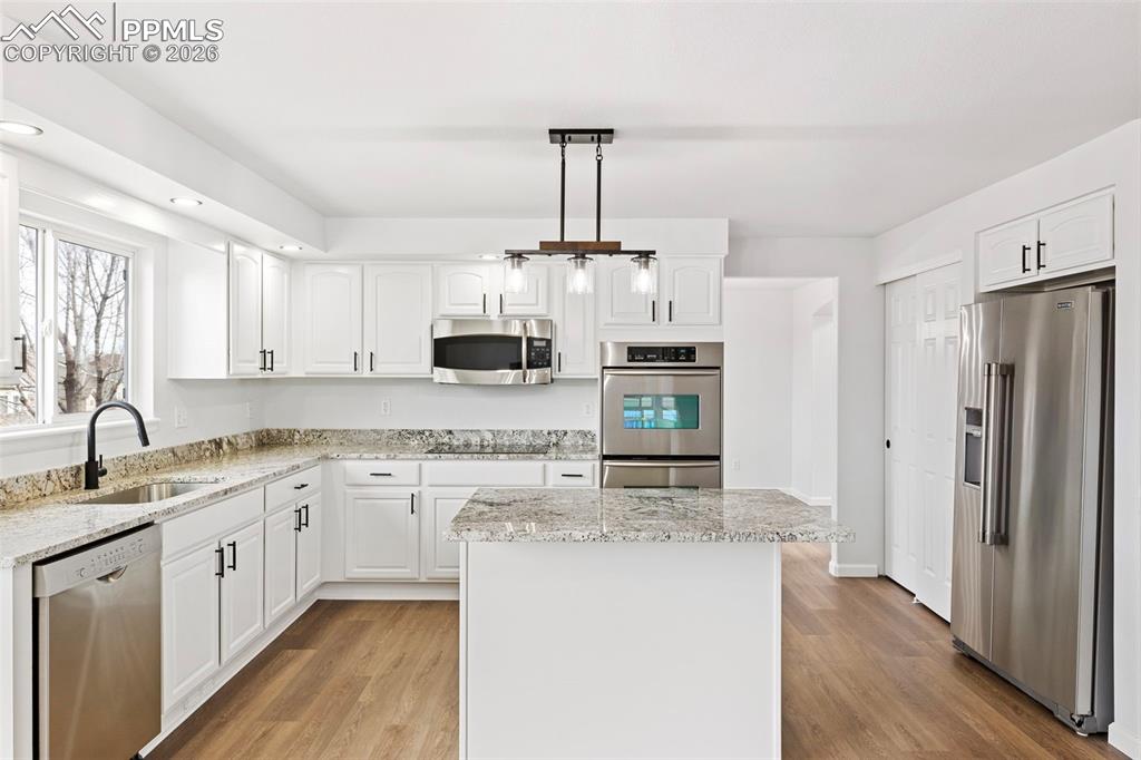 Image 11 of 33: Kitchen