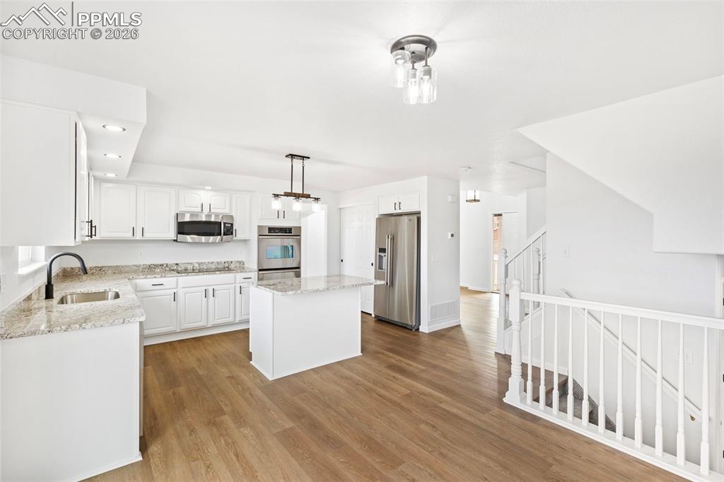 Image 12 of 33: Kitchen