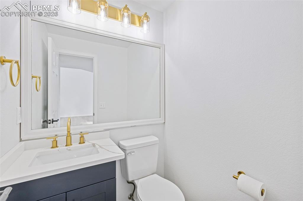 Image 16 of 33: Bathroom