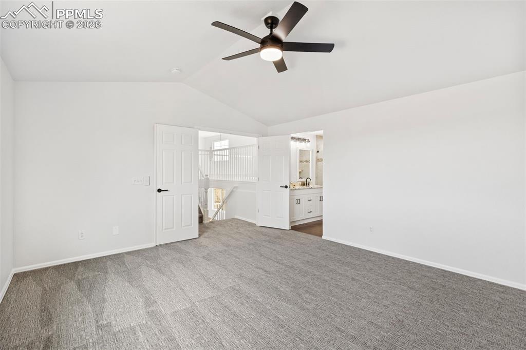 Image 19 of 33: Bedroom