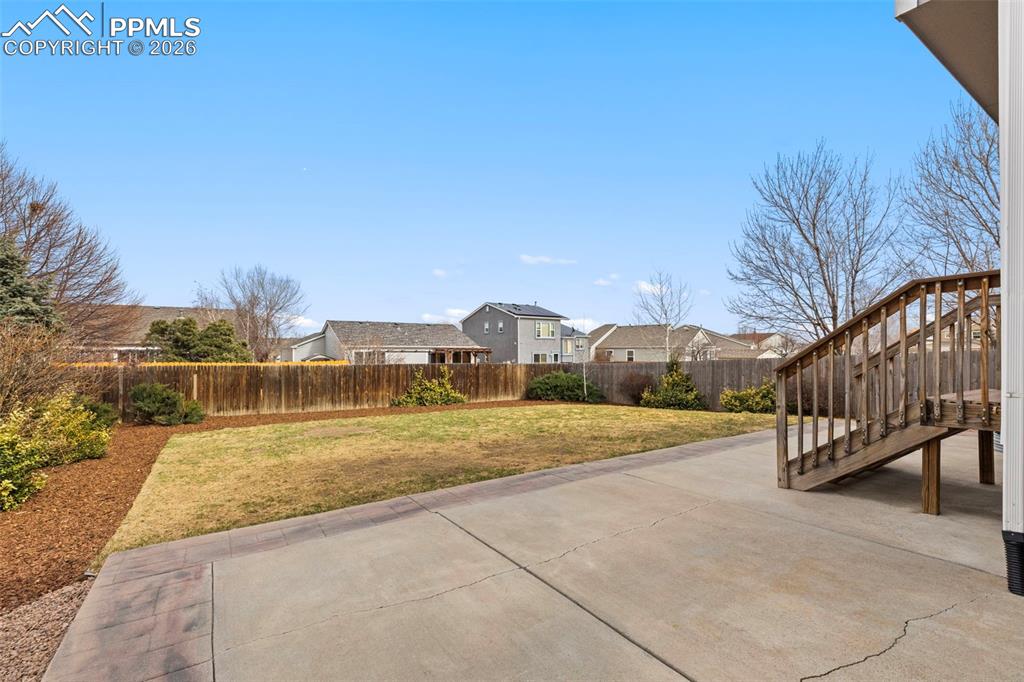 Image 29 of 33: Yard