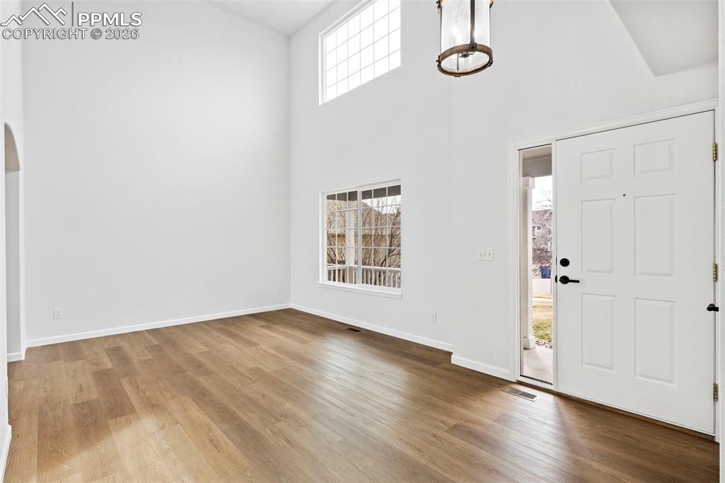 Image 6 of 33: Entry