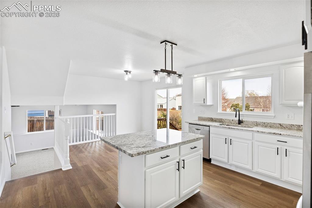 Image 9 of 33: Kitchen