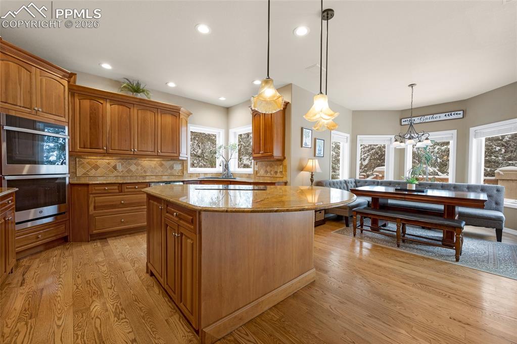 Image 14 of 50: Kitchen