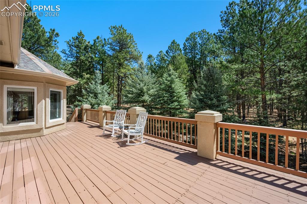 Image 41 of 50: Deck