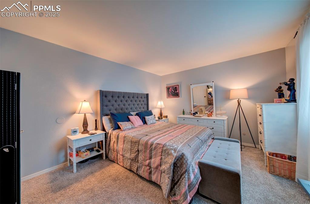 Image 14 of 36: Bedroom