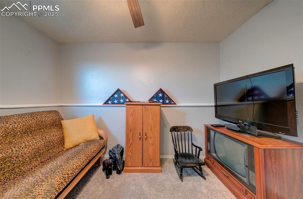 Image 23 of 36: Sitting Room