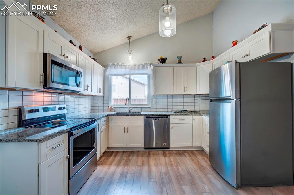 Image 7 of 36: Gorgous modern cabinets, and stainless steel appliances.