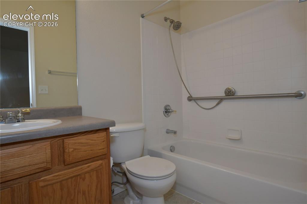 Image 15 of 23: Bathroom
