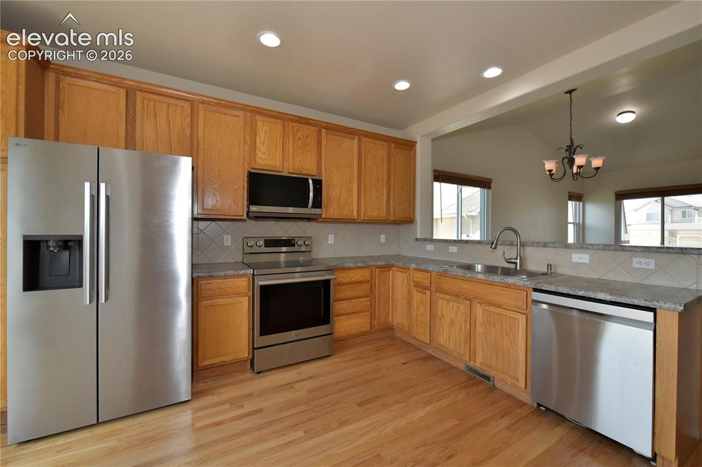 Image 9 of 23: Kitchen