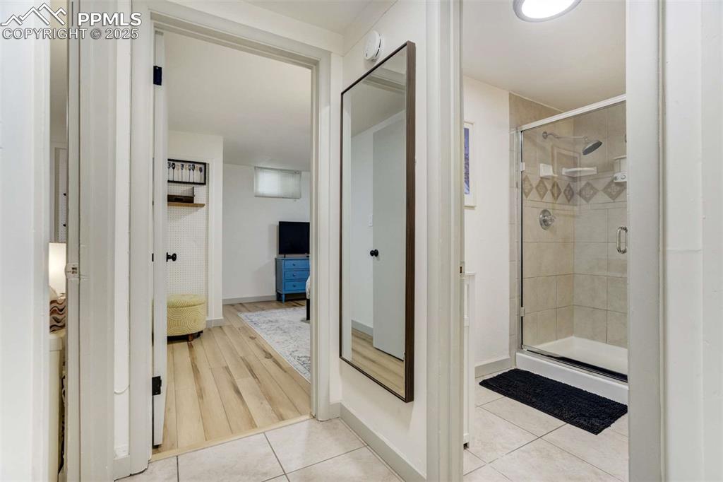 Image 22 of 42: Bathroom