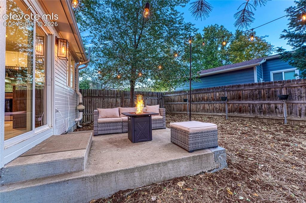 Image 10 of 50: Patio