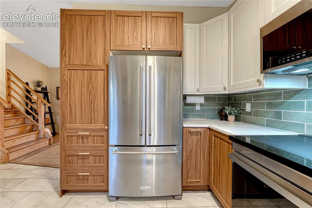 Image 15 of 50: Kitchen