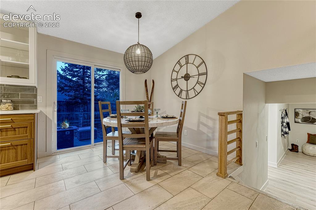 Image 6 of 50: Dining Area