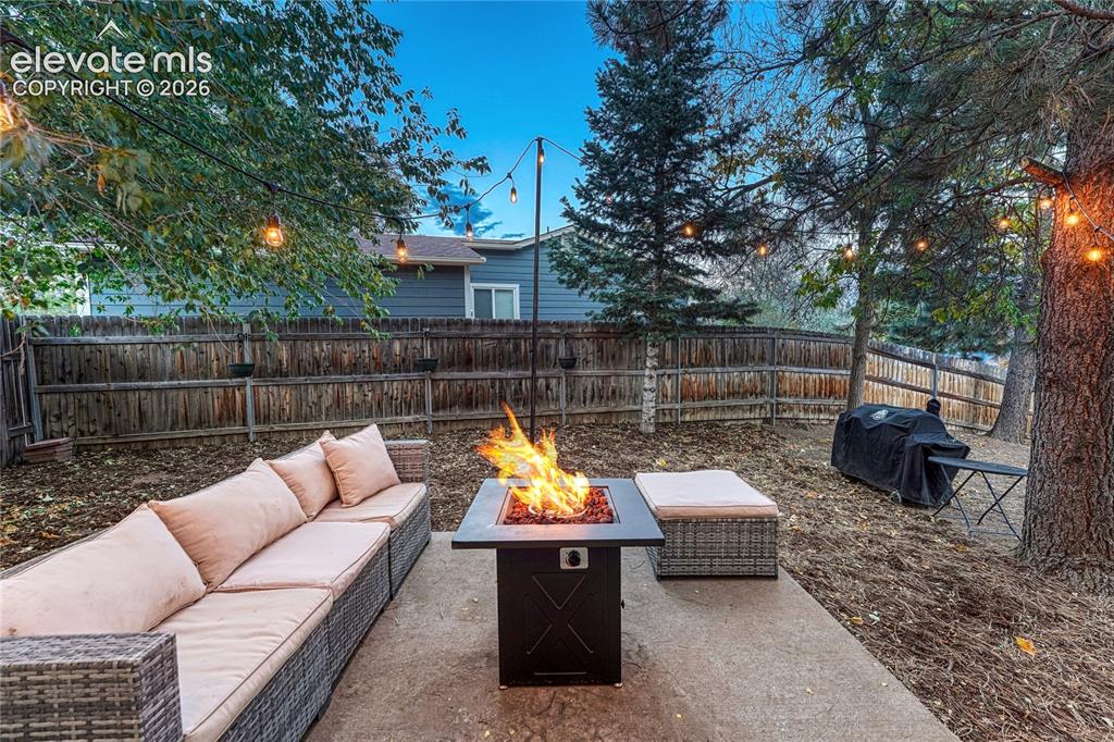 Image 9 of 50: Patio