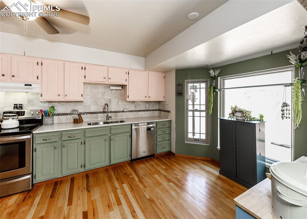 Image 11 of 48: Kitchen