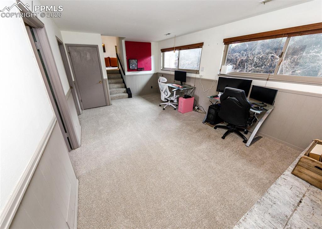 Image 31 of 48: Office