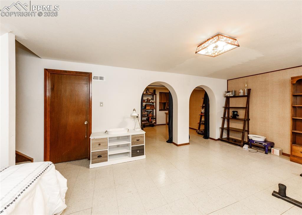 Image 38 of 48: Bedroom