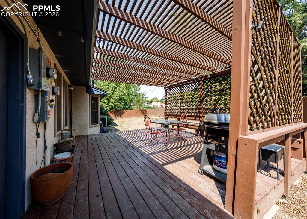 Image 44 of 48: Deck