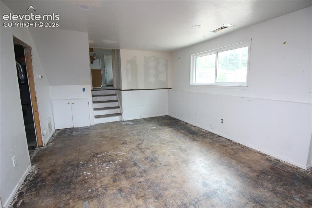Image 11 of 26: Family Room