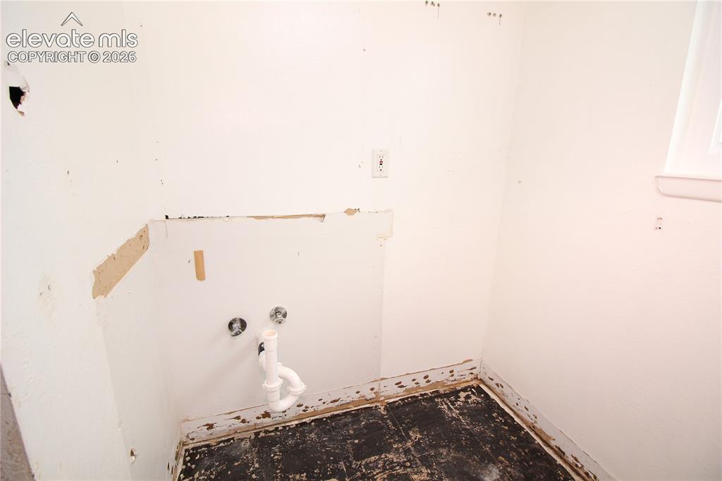Image 14 of 26: Bathroom