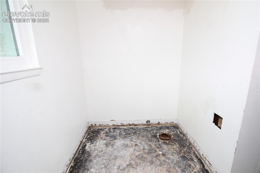 Image 15 of 26: Bathroom