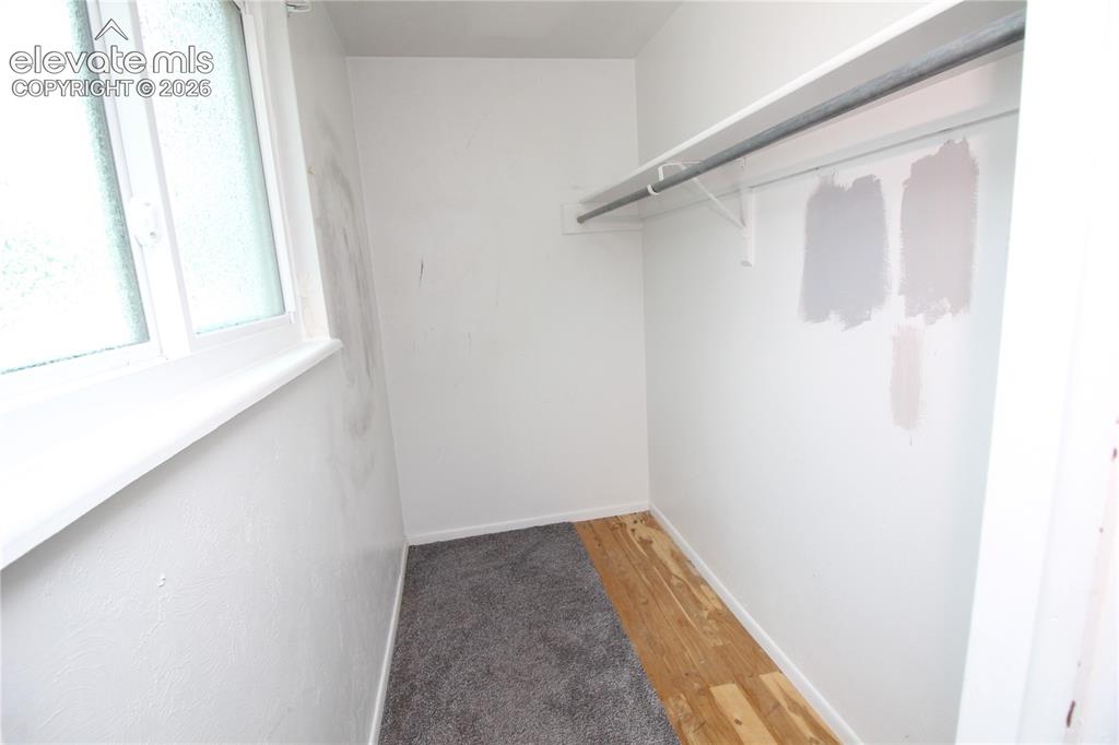 Image 18 of 26: Closet